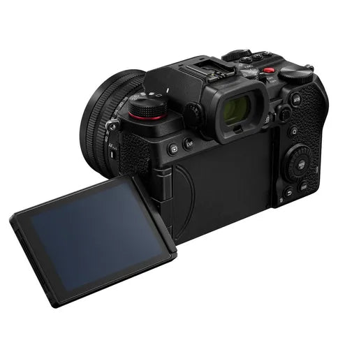 Panasonic LUMIX S5D + 18-40 mm F/4,5-6,3
