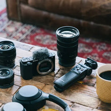 Load image into Gallery viewer, Cámara para vloggers Sony ZV-E10 + 16-50mm (ZVE10LBDI.EU)